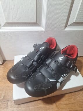 Peloton Cycling Shoes – Black & Red – Size US 11 / EU 45